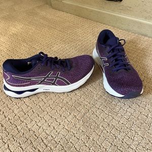 Running Shoes - Woman’s ASICS Gel Nimbus 8.5